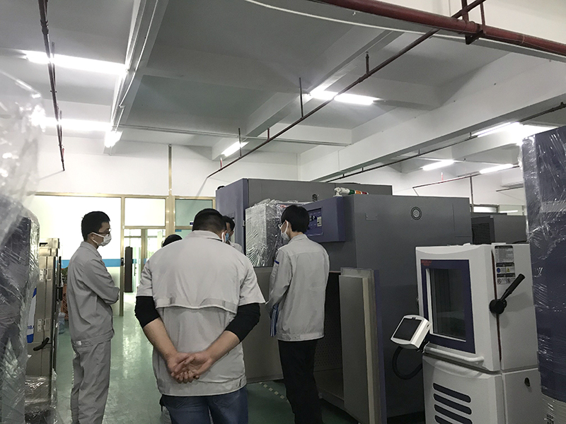 恒溫恒濕試驗(yàn)箱内防凝露的方(fang)法分析