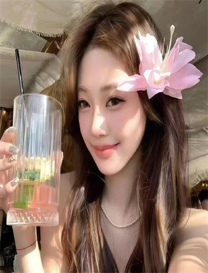 《实诚中介》场景布置热门分析：环境设计与主题呼应探讨